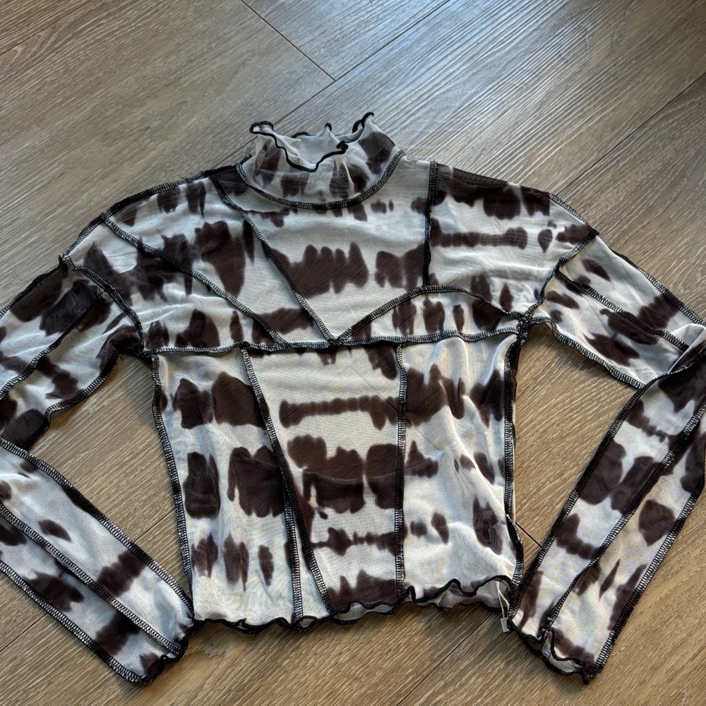 So cute mesh with accent stitching turtle neck